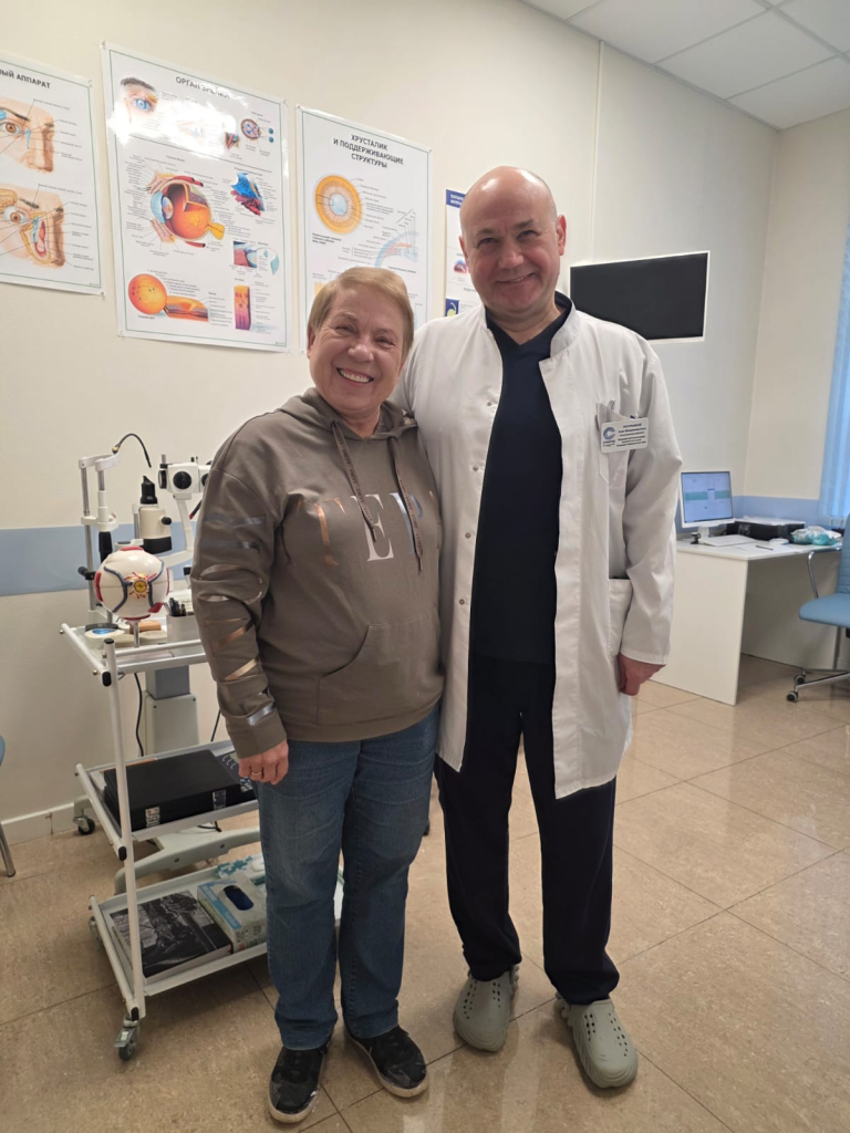 Доктор Унгурьянов с пациентами Доктор Унгурьянов с пациентами