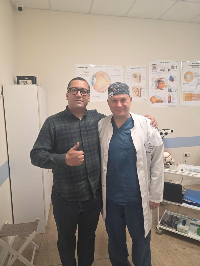 Доктор Унгурьянов с пациентами Доктор Унгурьянов с пациентами